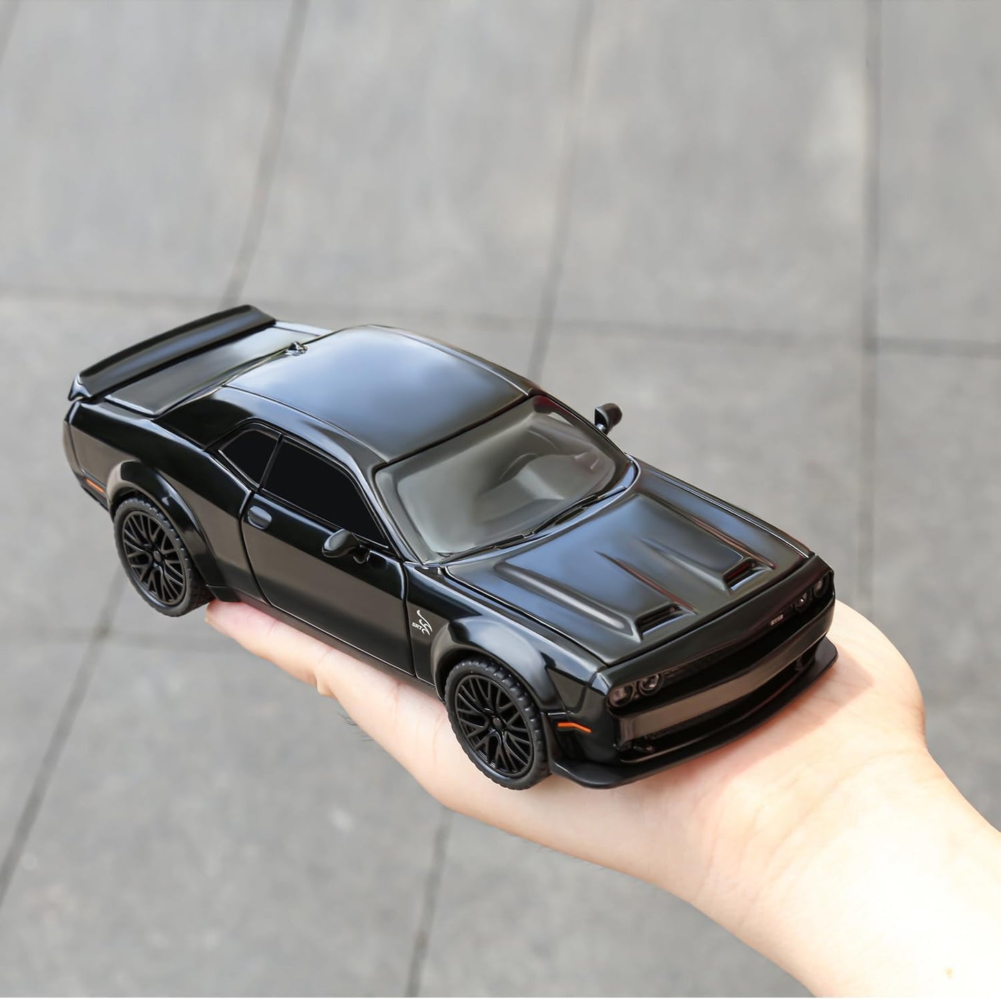 1:32 Die-Cast Dodge Challenger Model Car β Pull Back with Lights & Sounds