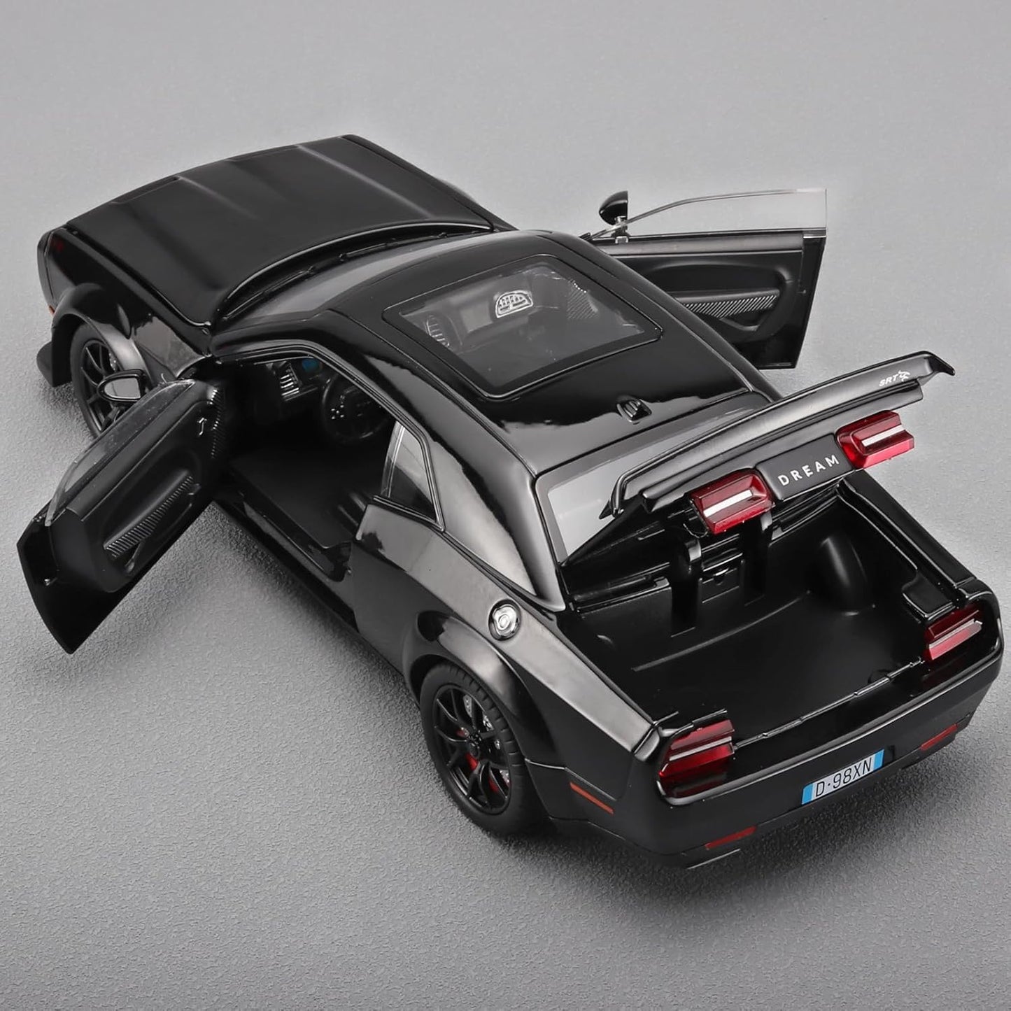 1:32 Die-Cast Dodge Challenger Model Car – Pull Back with Lights & Sounds